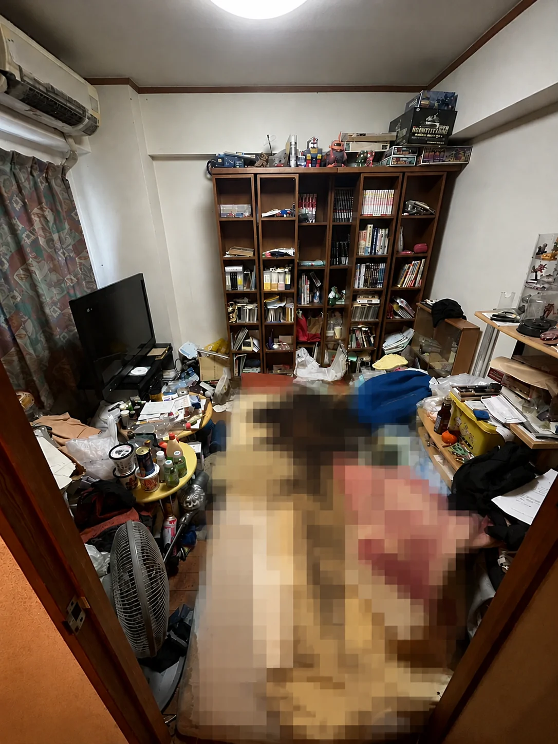 岡崎市の孤独死現場で特殊清掃を行う前の室内