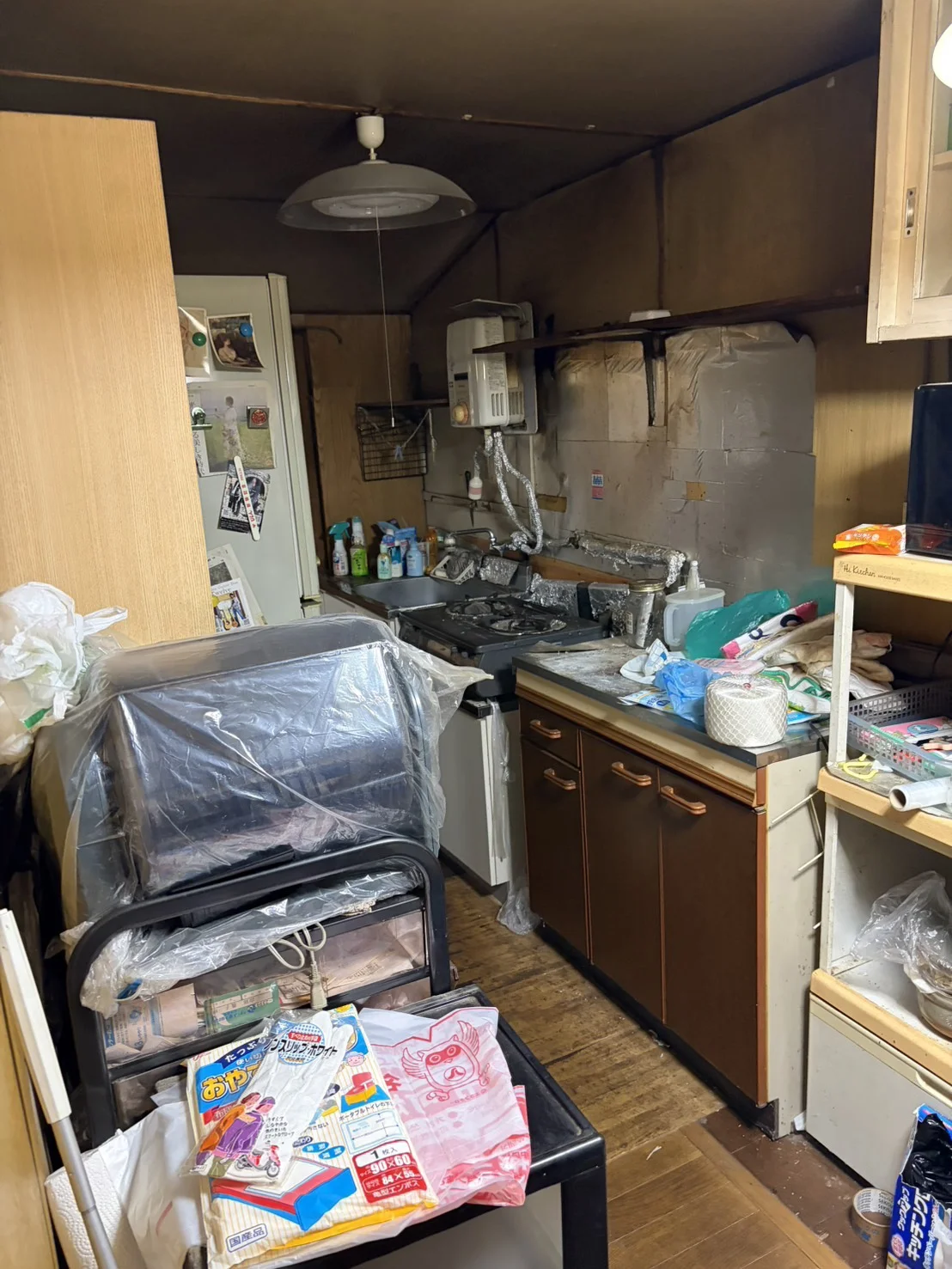 名古屋市西区の遺品整理、キッチンの作業前の様子