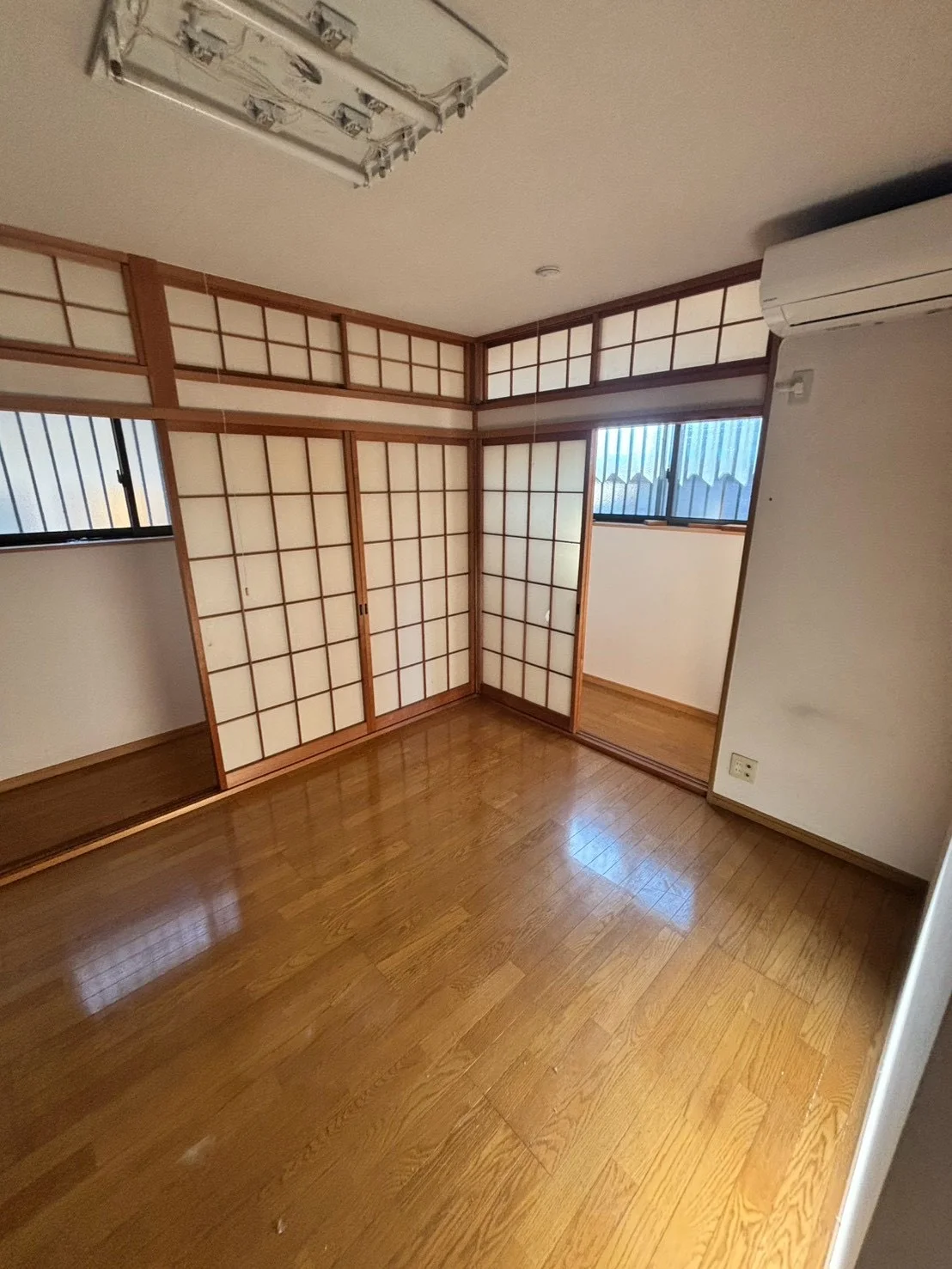 愛知県日進市の遺品整理｜居室の作業後、家財を搬出し床が見える室内の様子